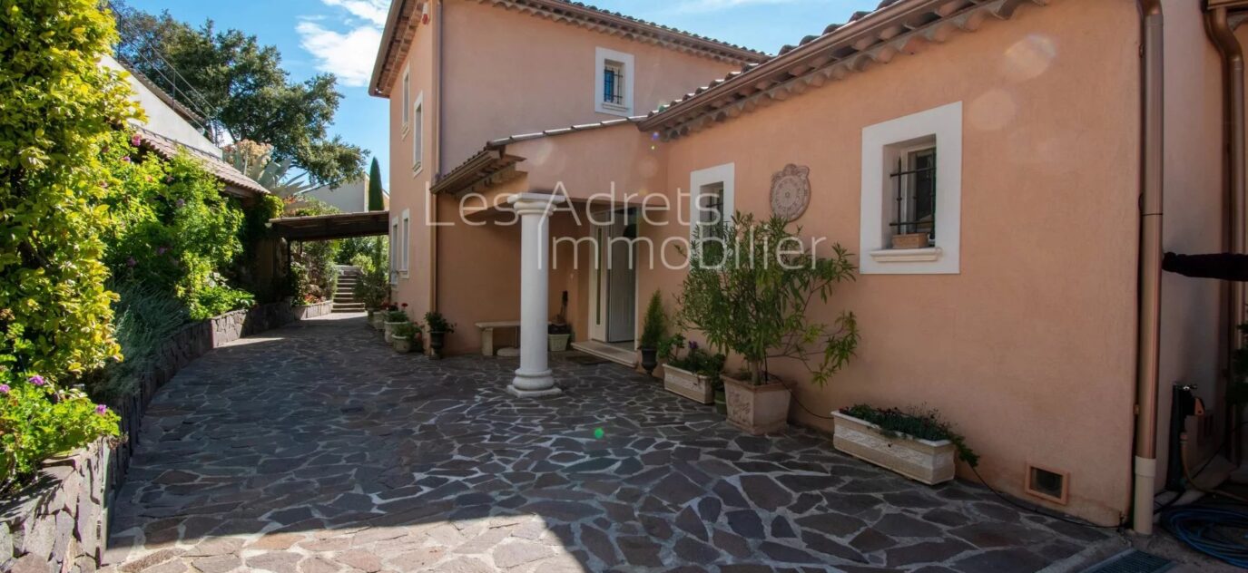 Villa Néo – Provençale – 210 m² + 80 m² annexe – Vue Mer – 10 pièces – 5 chambres – 290 m²