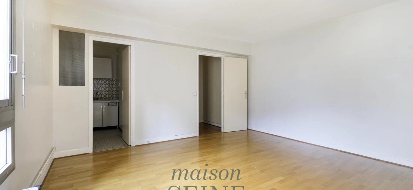 Exclusivité –  Pont de Neuilly – Grand studio de 34 m²  avec cave – 1 pièce – NR chambres – 8 voyageurs – 33.58 m²