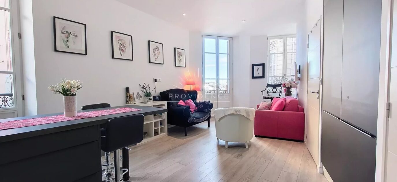 Appartement élégant dans centre- ville de Cannes – 3 pièces – NR chambres – NR voyageurs – 50 m²