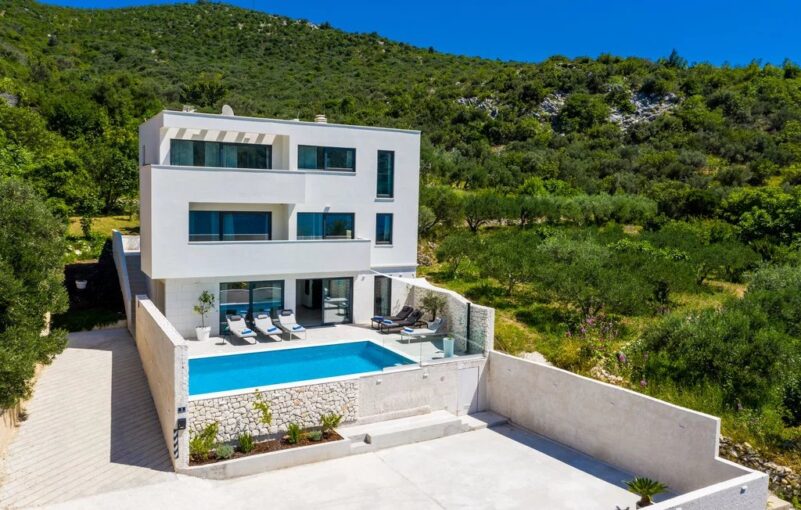 Très belle villa de luxe située à Dubrovnik – 5 pièces – 4 chambres – 210 m²