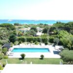 Ramatuelle, villa contemporaine avec jolie vue mer à 200 mètres de la célèbre plage de Pampelonne et ses fameux restaurants – 7 pièces – 4 chambres – 14 voyageurs – 250 m²