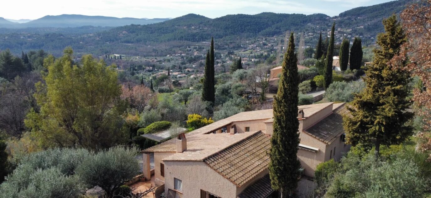 Villa avec vue panoramique et proximité du village – 5 pièces – 3 chambres – NR voyageurs – 130 m²