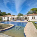 Magnifique Villa de Plain-Pied avec Piscine sur 3000 m² de Terrain – 8 pièces – 6 chambres – NR voyageurs – 242 m²