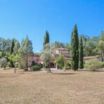 Fayence: Pittoresque Mas Provençal sur 18 000m² de terrain plat avec magnifique allée d’entrée – 8 pièces – 4 chambres – NR voyageurs – 250 m²