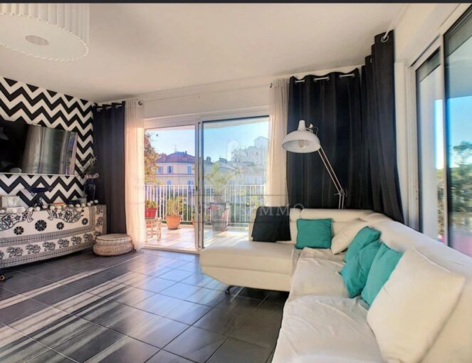 CANNES avenue  Isola Bella   appartement 4 pièces 86 m2  avec terrasse  50 m2 et  garage – 4 pièces – 3 chambres – NR voyageurs – 86.03 m²