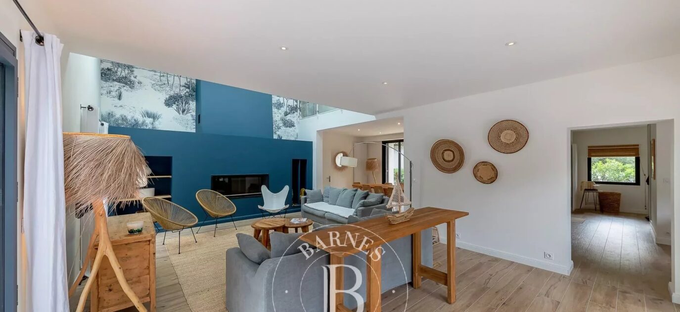 LOCATION VILLA LA GUERANDIÈRE , POUR 12 PERSONNES AVEC PISCINE ET JACUZZI, AU MOULLEAU – ARCACHON – NR chambres – 1 voyageur – 280 m²