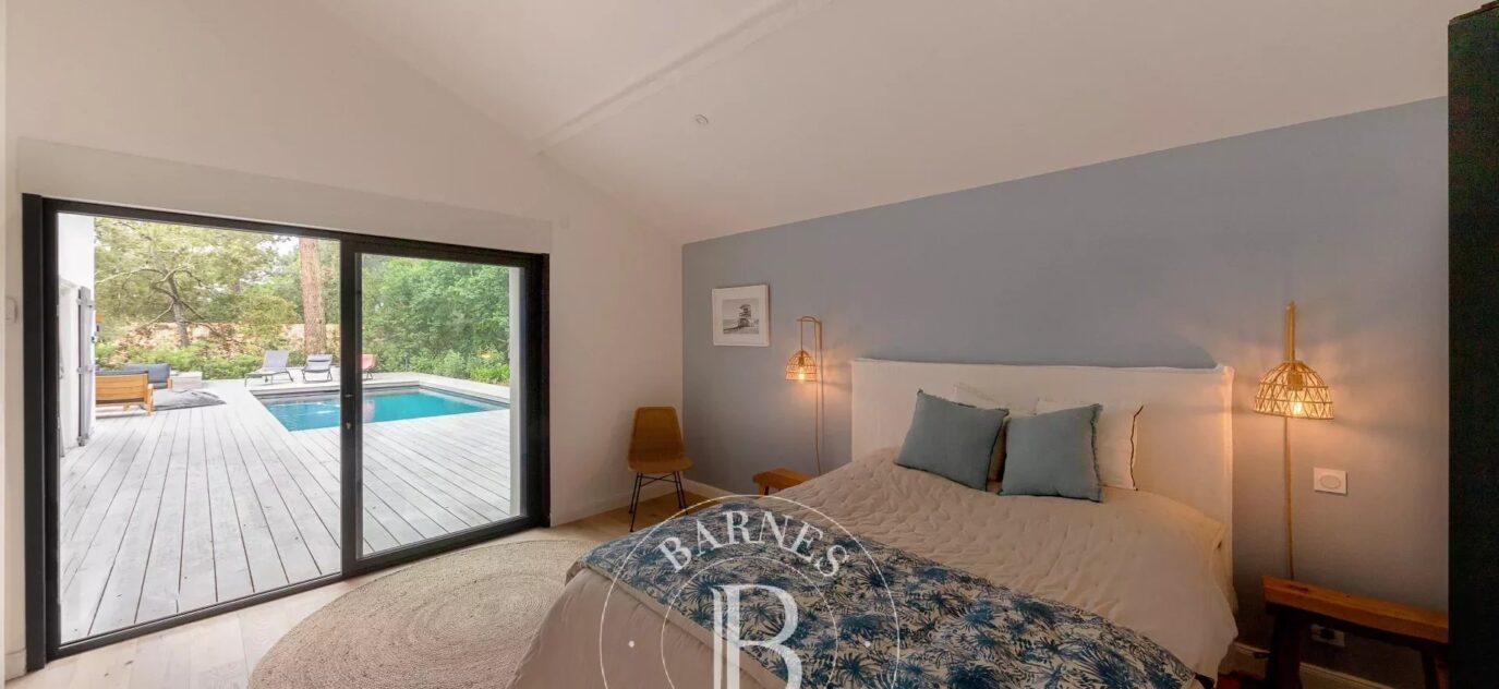 LOCATION VILLA LA GUERANDIÈRE , POUR 12 PERSONNES AVEC PISCINE ET JACUZZI, AU MOULLEAU – ARCACHON – NR chambres – 1 voyageur – 280 m²