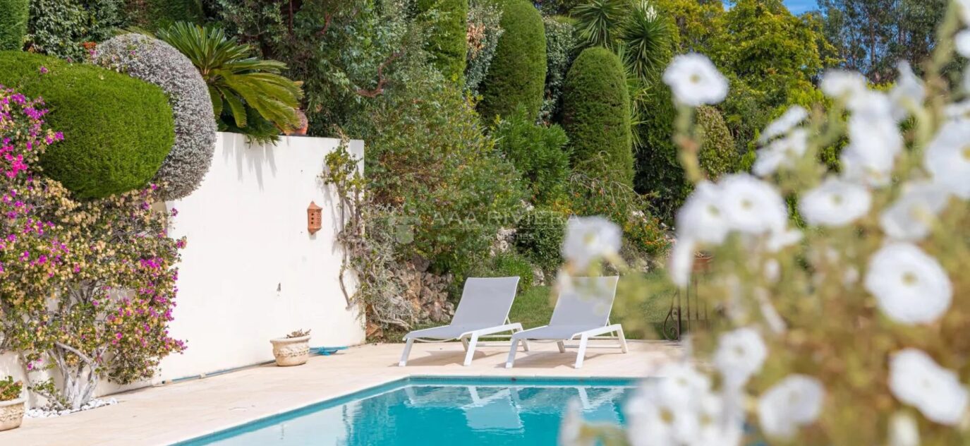 VENDUE – Théoule sur Mer – Magnifique villa avec piscine et vue panoramique sur la mer. – 7 pièces – 4 chambres – 14 voyageurs – 200 m²
