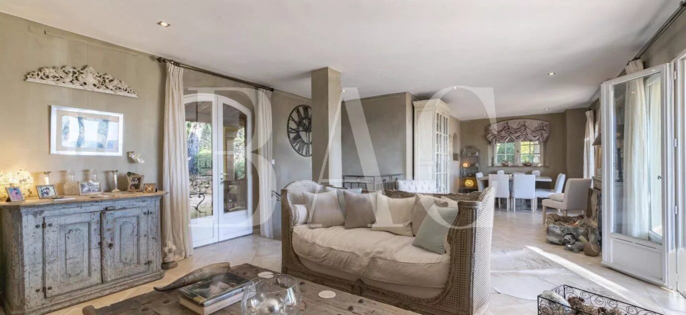 Châteauneuf-Grasse, magnifique villa provençale avec vue panoramique. – 6 pièces – NR chambres – 14 voyageurs – 250 m²