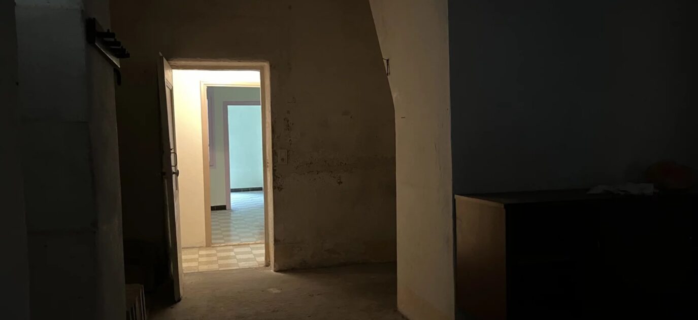 Centre ville Vaste appartement su 2 étage a rénover – 6 pièces – 3 chambres – 8 voyageurs – 107 m²