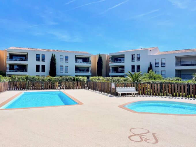 Saint Raphaël / Boulouris – T3 – 90 m2 superbe avec vu mer et grande terrasse – 3 pièces – 2 chambres – 8 voyageurs – 89 m²