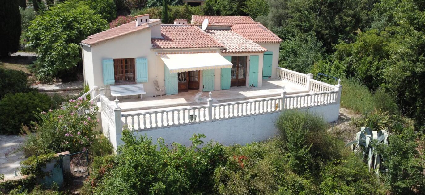 Jolie villa , avec vue panoramique sur le village – 5 pièces – 3 chambres – NR voyageurs – 100 m²