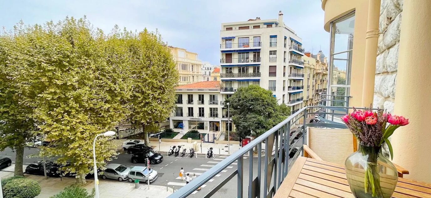 Nice, Victor Hugo, à vendre bel appartement avec balcons. – 2 pièces – 1 chambre – NR voyageurs – 60.02 m²
