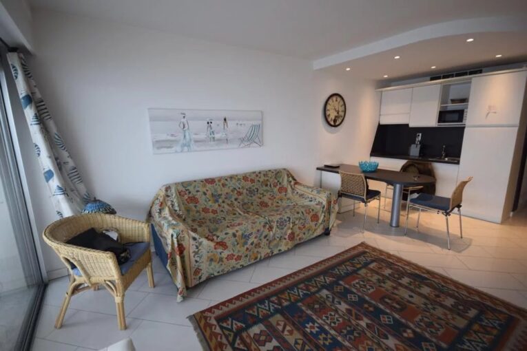 Grand studio Promenade des Anglais – 1 pièce – NR chambres – 38.77 m²