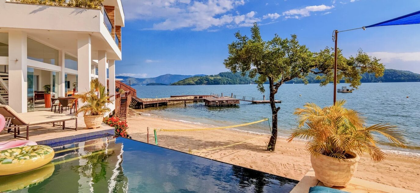 Magnifique propriété Pieds dans l eau à Angra dos Reis – NR pièces – NR chambres