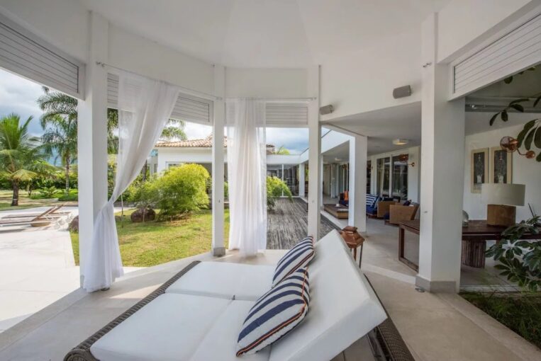 Très belle villa à vendre située à Porto Bello – 7 pièces – 5 chambres – 400 m²