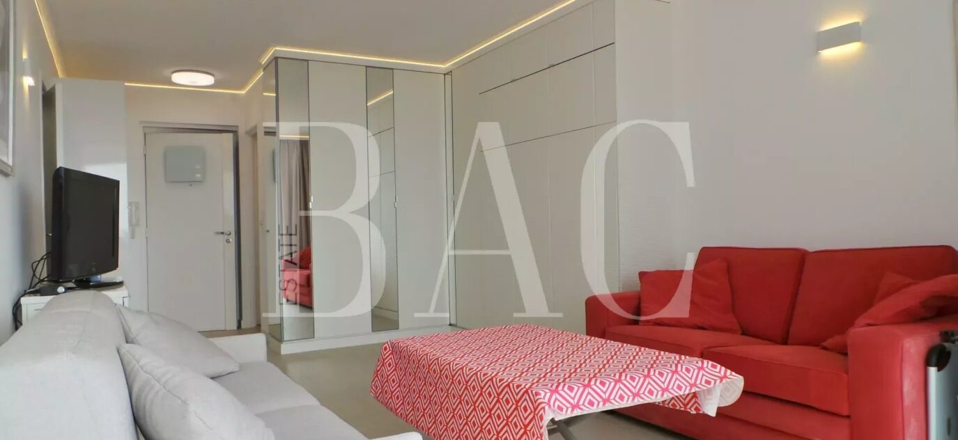 Grand studio avec vue mer panoramique dans résidence avec piscine – 2 pièces – NR chambres – 28 m²