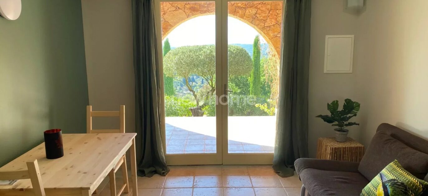 Magnifique villa avec vue panoramique à Lorgues – 5 pièces – 3 chambres – NR voyageurs – 210 m²