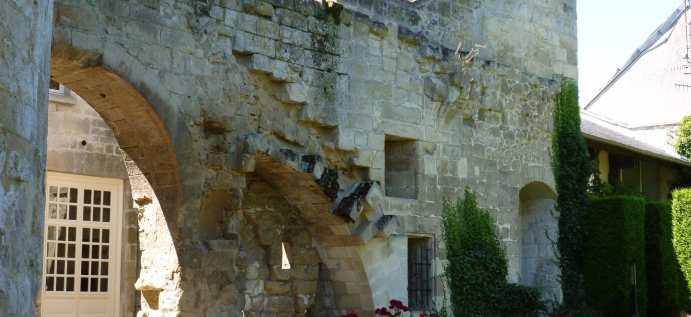 Magnifique château Soissons avec Remparts et Donjon du XIIème – 21 pièces – NR chambres