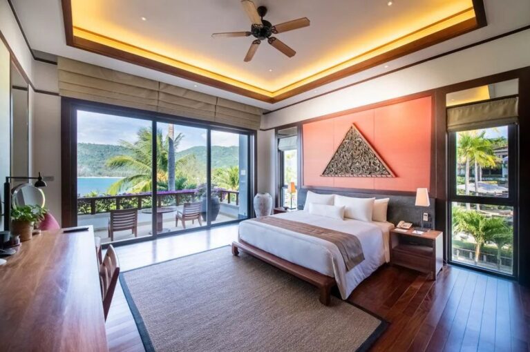 Splendide villa de luxe située sur la baie – 6 pièces – 4 chambres