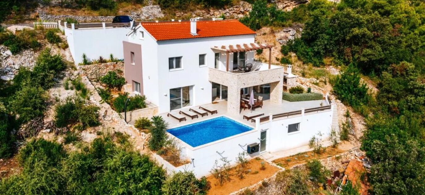 Très belle villa vue mer située à Zadar – 5 pièces – 3 chambres – 270 m²