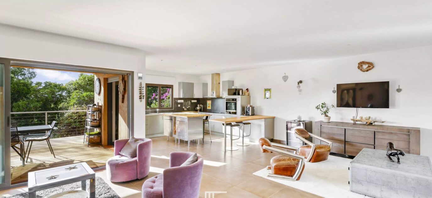 DELFINA – Villa avec 2 appartements, piscine et garage / Pinarello – 9 pièces – 6 chambres – NR voyageurs – 192 m²