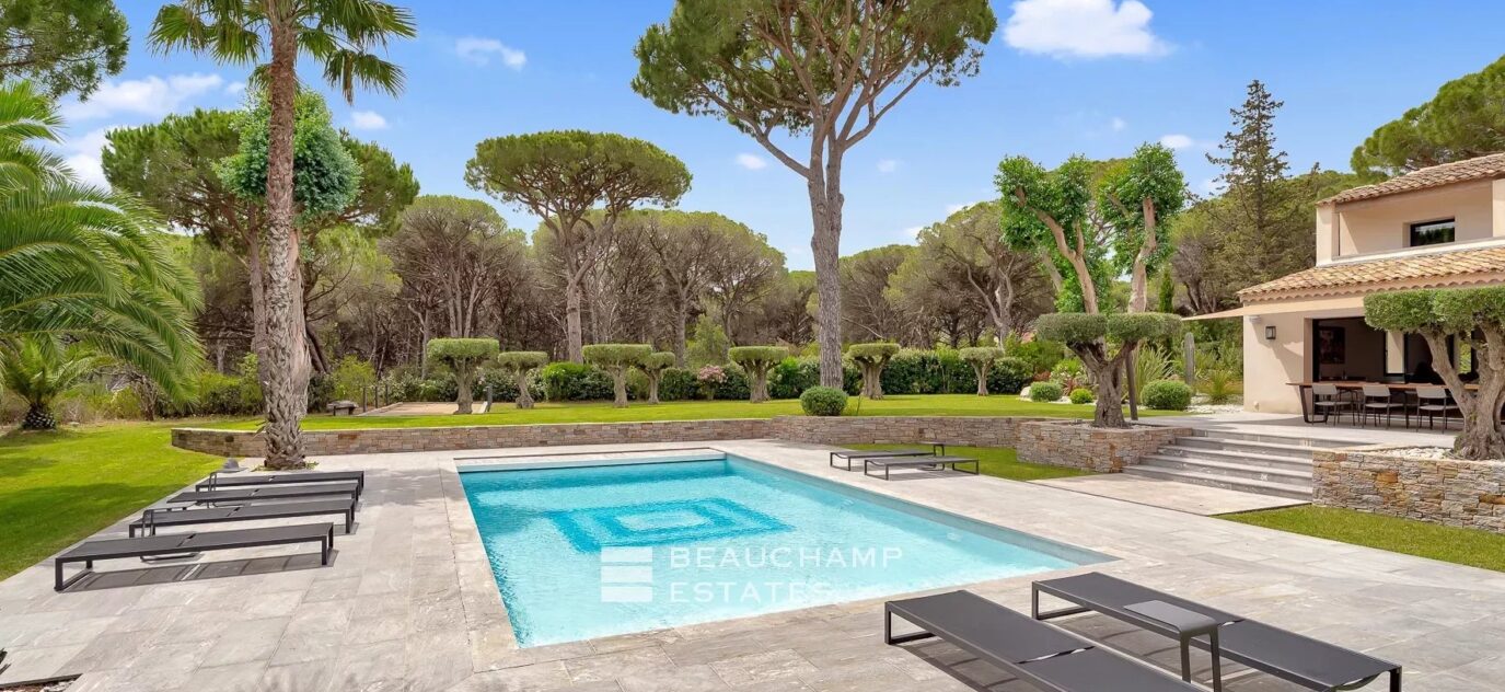 Magnifique villa  proche  des plages de Pampelonne â Ramatuelle – 7 pièces – 5 chambres – 6 voyageurs – 250 m²
