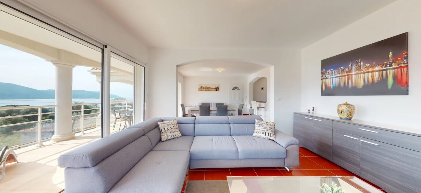T3 superbe vue mer avec Piscine, Garage, Plage à 1 Minute – 4 pièces – 2 chambres – NR voyageurs – 78.9 m²