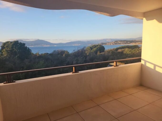 T2 avec terrasse, superbe vue mer à Pietrosella 20166 – 2 pièces – 1 chambre – NR voyageurs – 42.4 m²