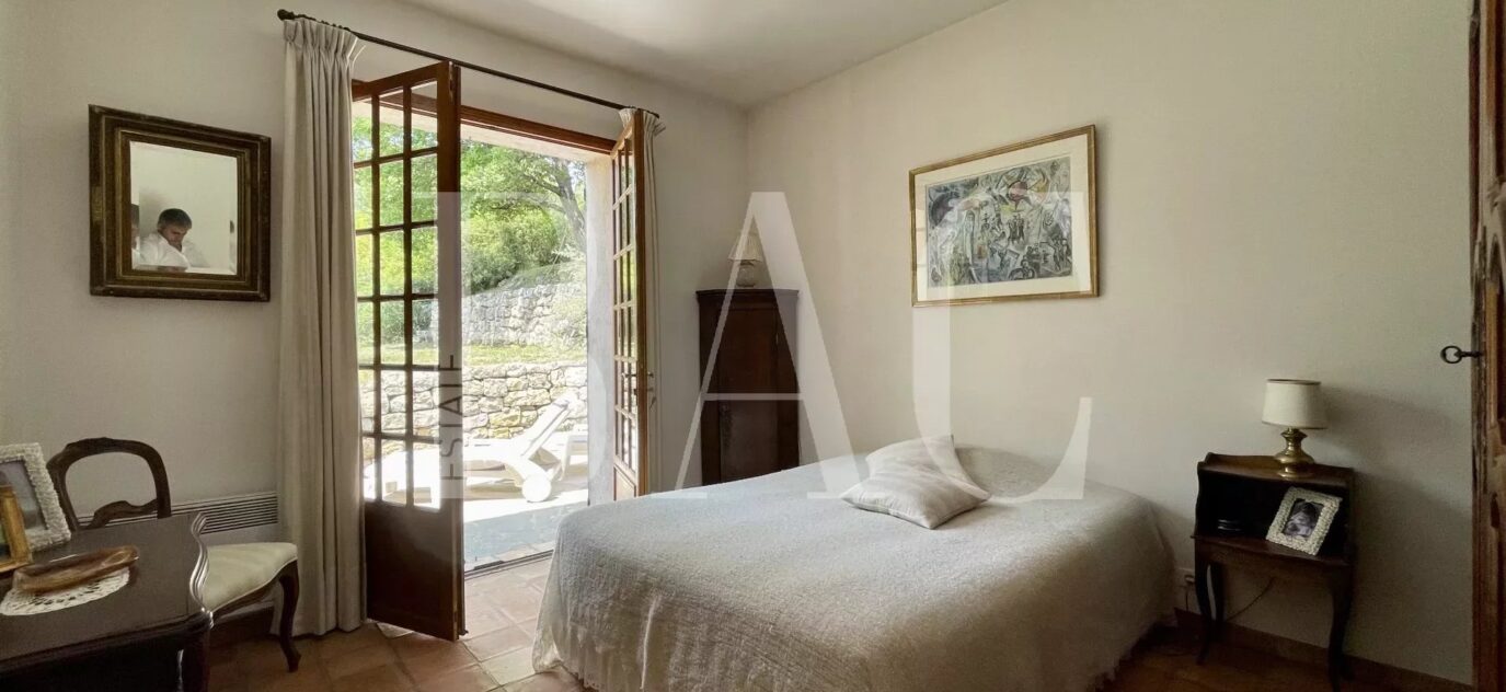 Mougins, villa avec vue panoramique sur la nature – 8 pièces – 3 chambres – 14 voyageurs – 200 m²