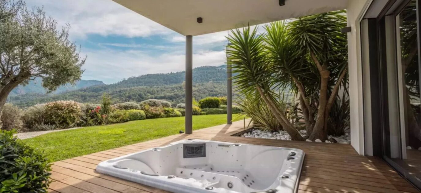 Élégante villa contemporaine vue panoramique mer et montagnes – 6 pièces – 4 chambres – 286 m²