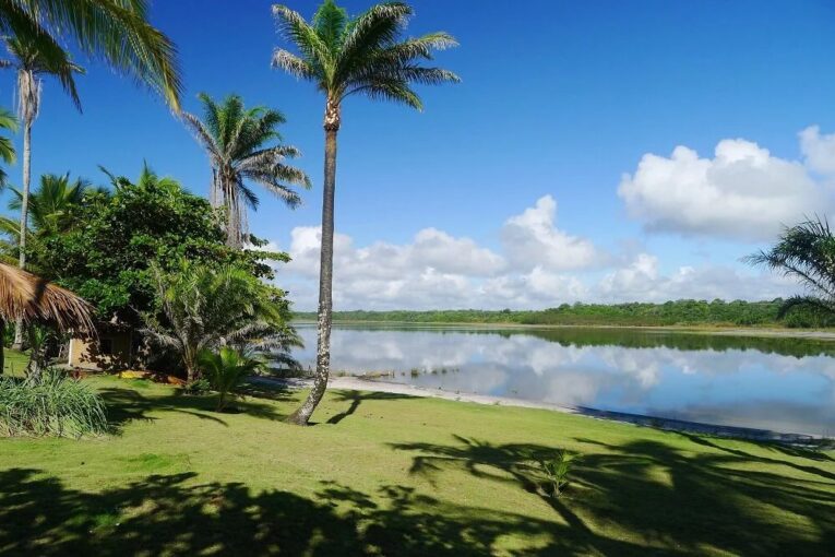 Complexe unique de 14 hectares en front de mer situé à Marau-Bahia – 16 pièces – NR chambres – 140000 m²