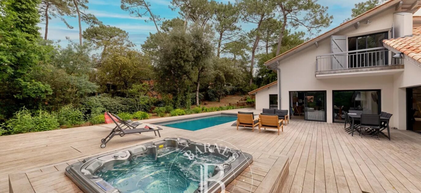 LOCATION VILLA LA GUERANDIÈRE , POUR 12 PERSONNES AVEC PISCINE ET JACUZZI, AU MOULLEAU – ARCACHON – NR chambres – 1 voyageur – 280 m²