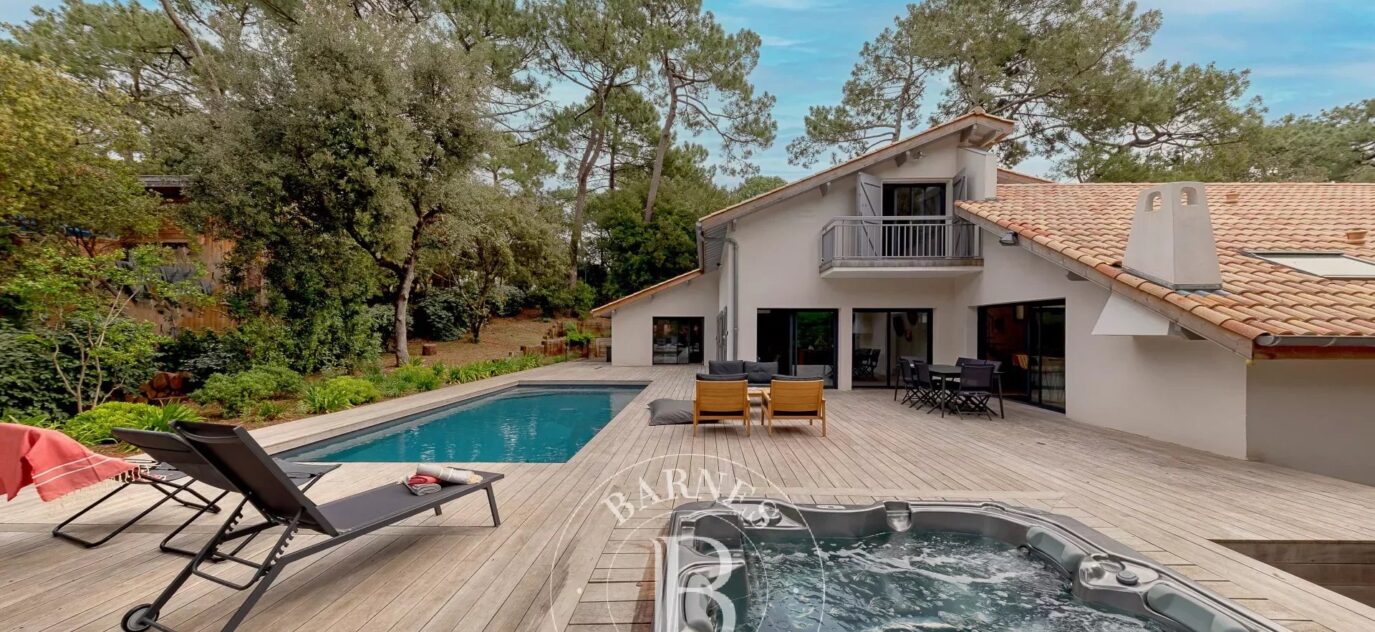 LOCATION VILLA LA GUERANDIÈRE , POUR 12 PERSONNES AVEC PISCINE ET JACUZZI, AU MOULLEAU – ARCACHON – NR chambres – 1 voyageur – 280 m²