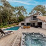 LOCATION VILLA LA GUERANDIÈRE , POUR 12 PERSONNES AVEC PISCINE ET JACUZZI, AU MOULLEAU – ARCACHON – NR chambres – 1 voyageur – 280 m²