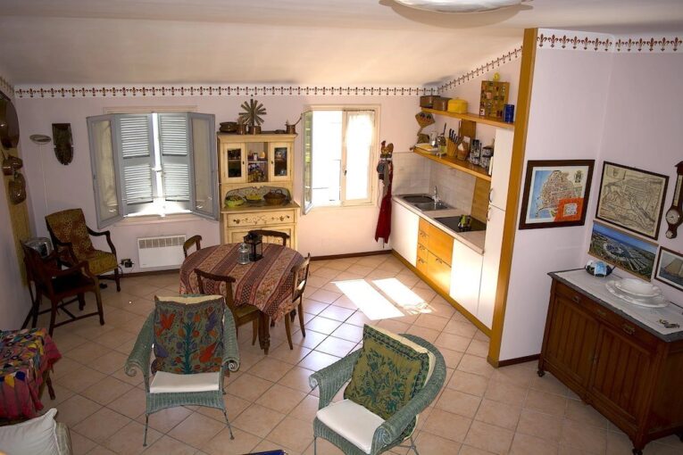 ANTIBES VIEILLE VILLE – 4 pièces – NR chambres – 100 m²