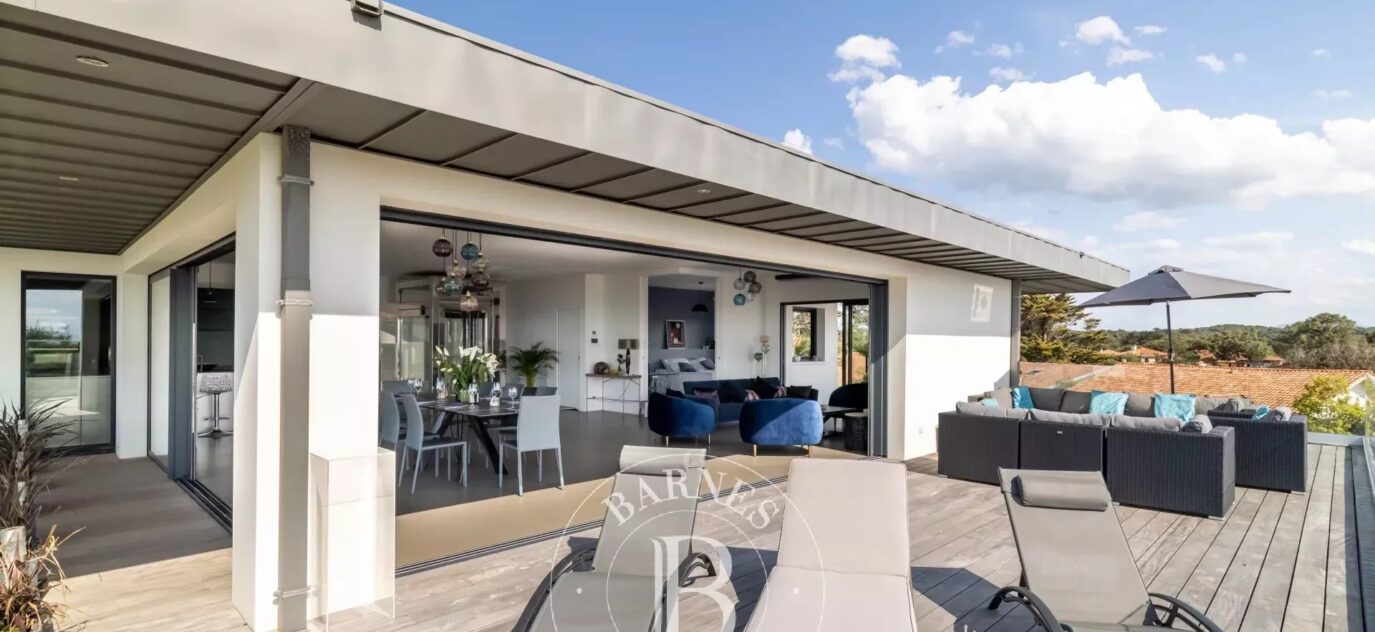Villa SUNSET – Maison de Standing avec Piscine & Vue Panoramique sur l’Océan à Anglet – 5 chambres – 1 voyageur – 250 m²