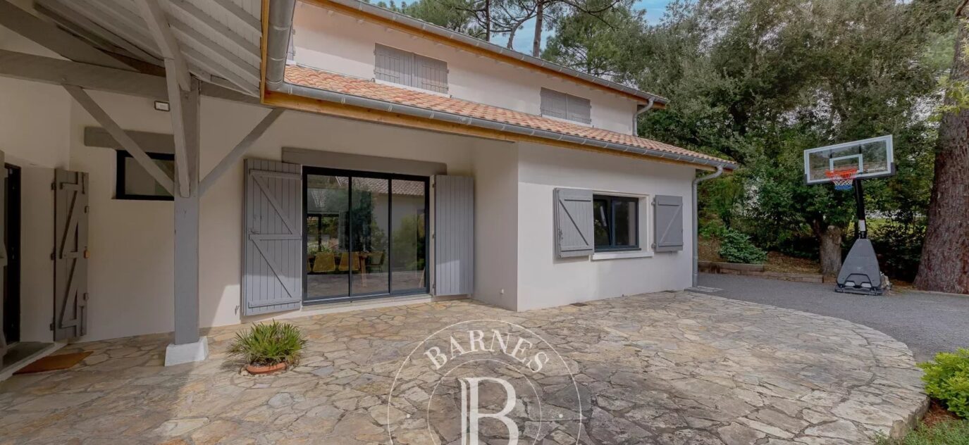 LOCATION VILLA LA GUERANDIÈRE , POUR 12 PERSONNES AVEC PISCINE ET JACUZZI, AU MOULLEAU – ARCACHON – NR chambres – 1 voyageur – 280 m²