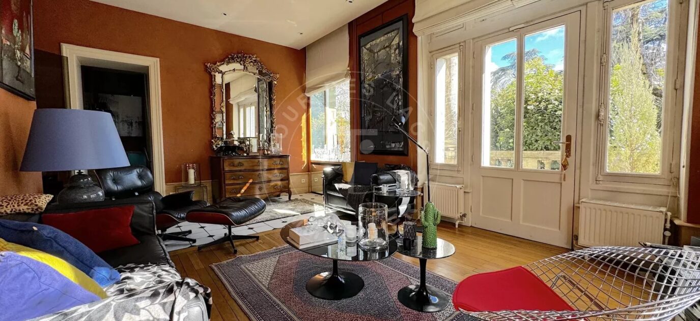 Maison bourgeoise à vendre à Chambéry – 9 pièces – 3 chambres – 8 voyageurs – 198 m²