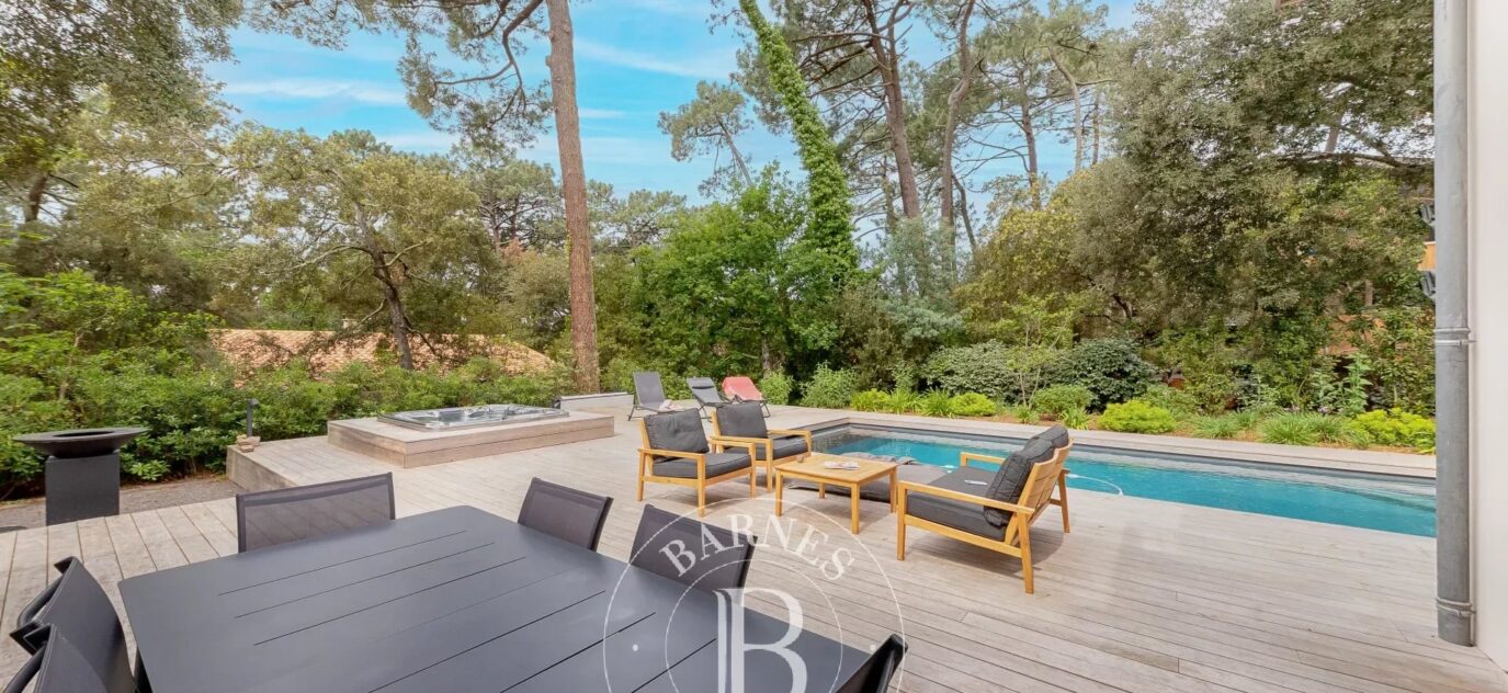 LOCATION VILLA LA GUERANDIÈRE , POUR 12 PERSONNES AVEC PISCINE ET JACUZZI, AU MOULLEAU – ARCACHON – NR chambres – 1 voyageur – 280 m²