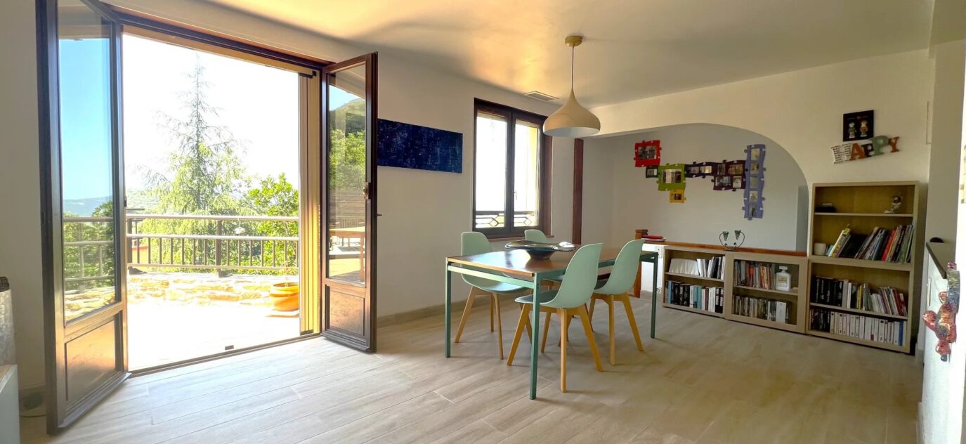 Maison Céret avec vues panoramiques – 5 pièces – 4 chambres – 14 voyageurs – 130 m²