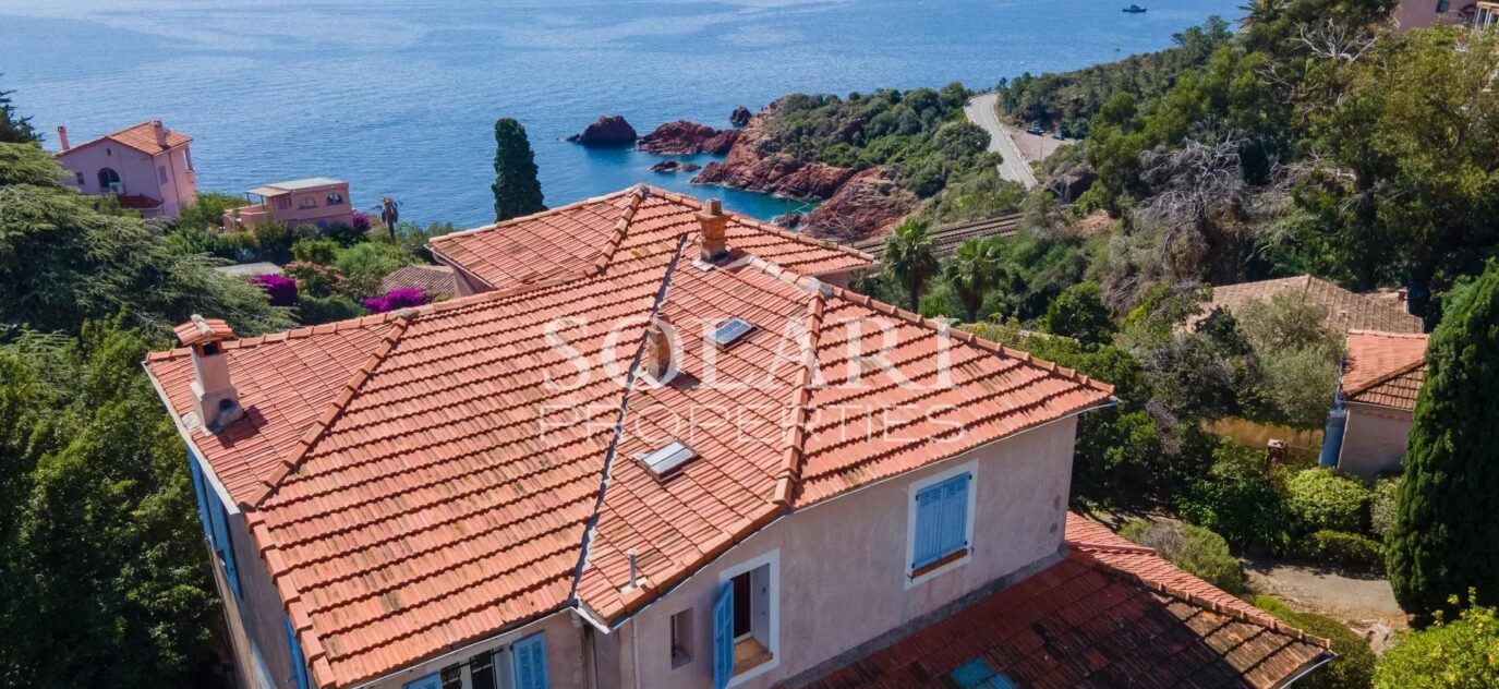Immobilier Cannes : Propriété de charme avec vue mer à Theoule le Trayas – 9 pièces – 6 chambres – 14 voyageurs – 311 m²