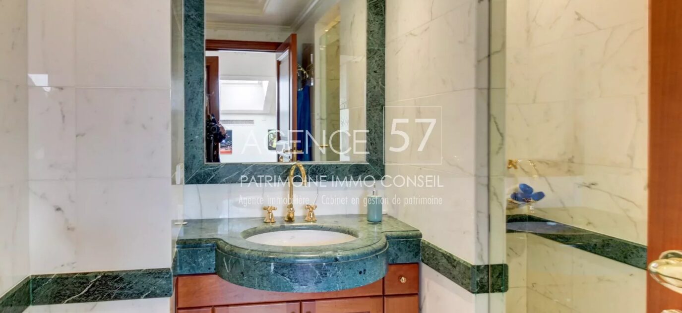 CANNES – Oxford – Magnifique 4P Bourgeois Luxe – Balcon – 4 pièces – 3 chambres – NR voyageurs – 105.19 m²