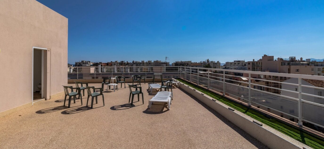 Juan les pins , 3 pièces meublé avec 2 terrasses, parking & piscine – 4 pièces – 3 chambres – NR voyageurs – 69.04 m²