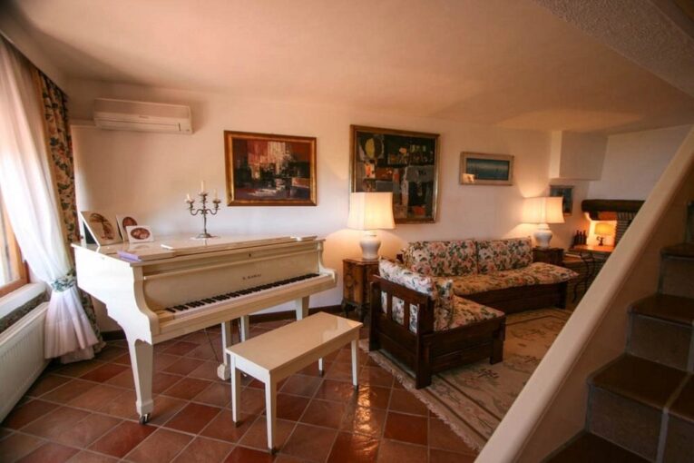 Magnifique  villa face à l’île de Gigli – 8 pièces – NR chambres