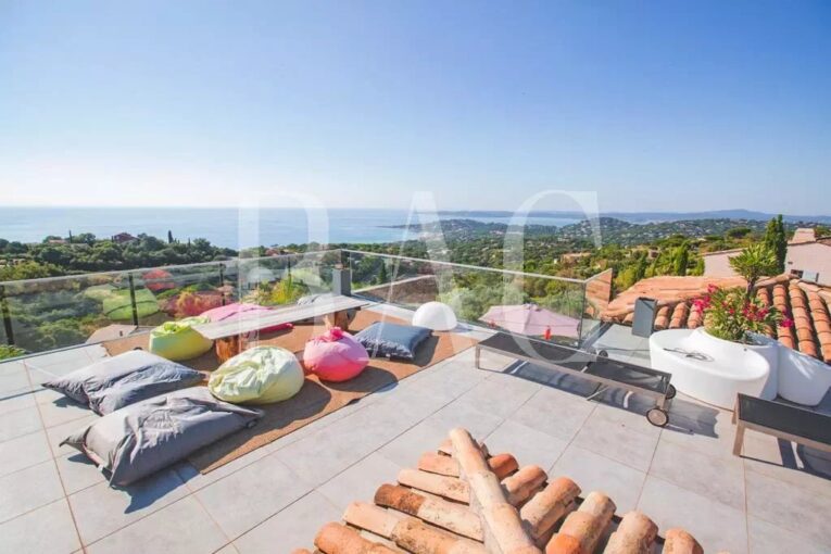 Sainte-Maxime, superbe propriété moderne de 2 villas avec vue mer panoramique. – 11 pièces – 8 chambres – 14 voyageurs – 400 m²