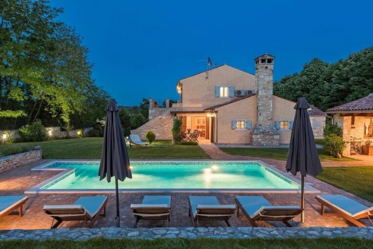 Très belle Villa située à Pula – 5 pièces – 4 chambres – 292 m²