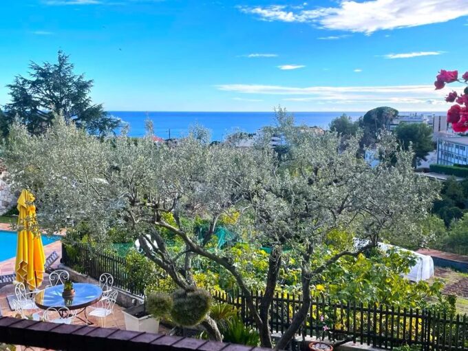 Cannes secteur très résidentiel vue mer calme GROS POTENTIEL – NR pièces – 3 chambres – 8 voyageurs – 163 m²