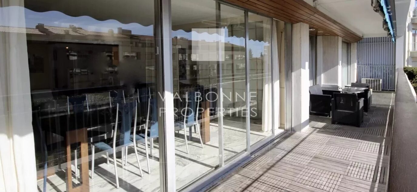 Appartement Vue Mer à Cannes – 5 pièces – 3 chambres – NR voyageurs – 141 m²