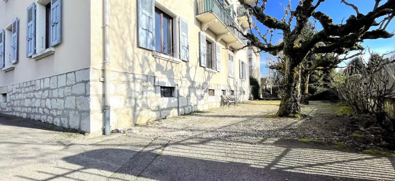 A vendre Élégant Appartement T2 au Cœur d’Annecy – 2 pièces – 1 chambre – 8 voyageurs – 30.97 m²